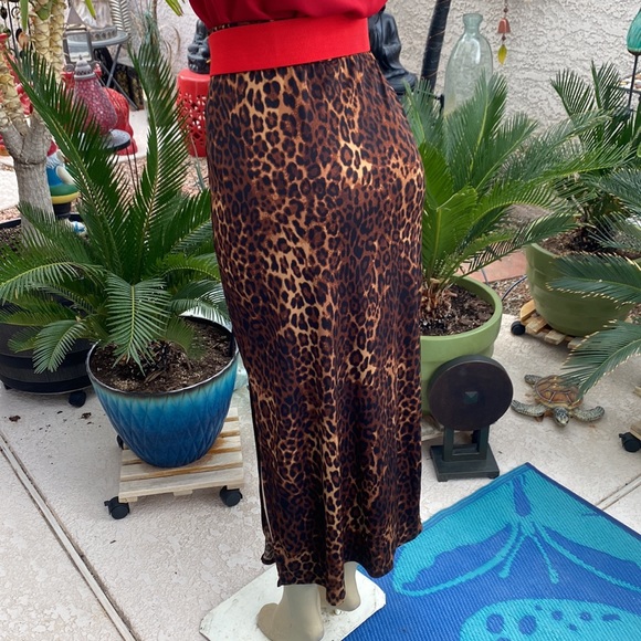 🤎🤎IMAN ANIMAL PRINT MAXI SKIRT🤎🤎 - Picture 3 of 4